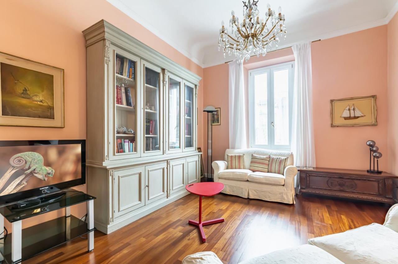 Stibbert & Statuto Elegant Flat With Balcony