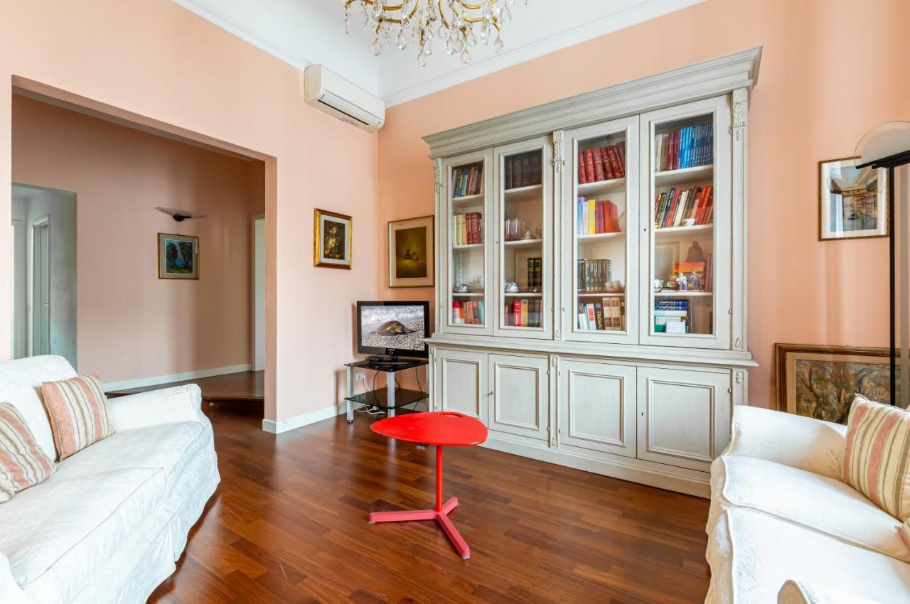 Stibbert & Statuto Elegant Flat With Balcony Apartamento